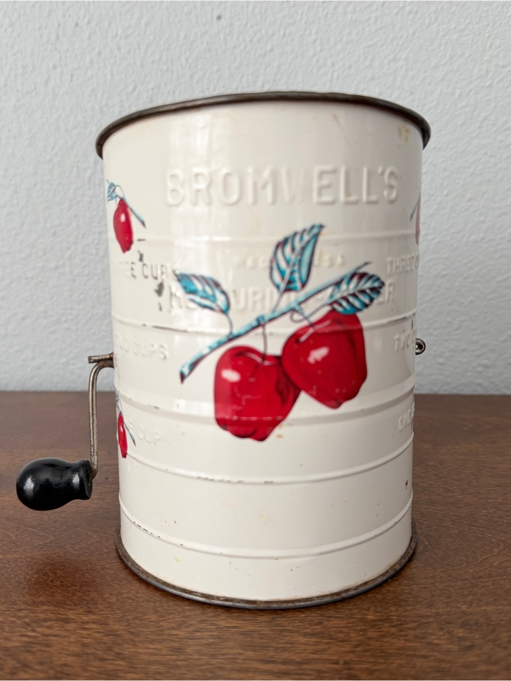 Bromwell's Vintage 3 Cup Flour Sifter With Apple Design 1950's